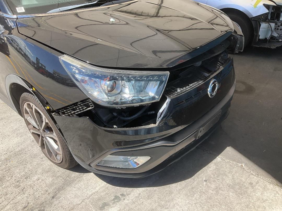 Photo '4' of Ssangyong Tivoli LTD LWB