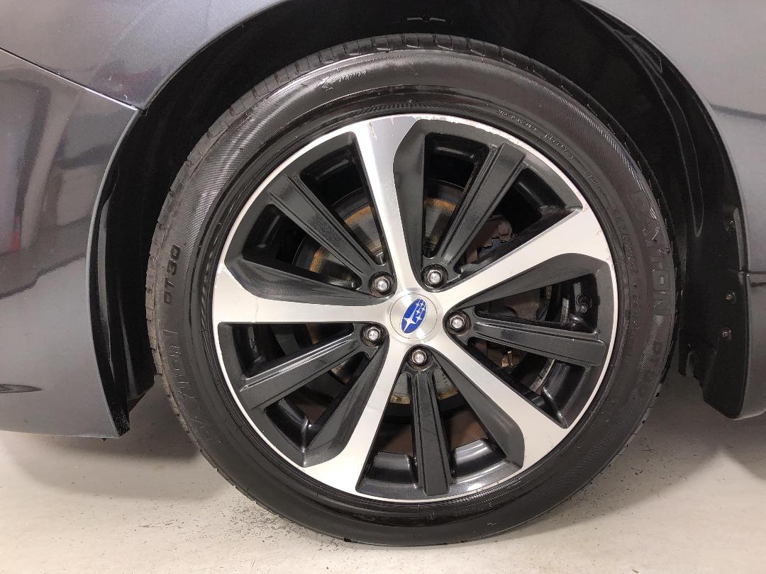 Photo '10' of Subaru Legacy