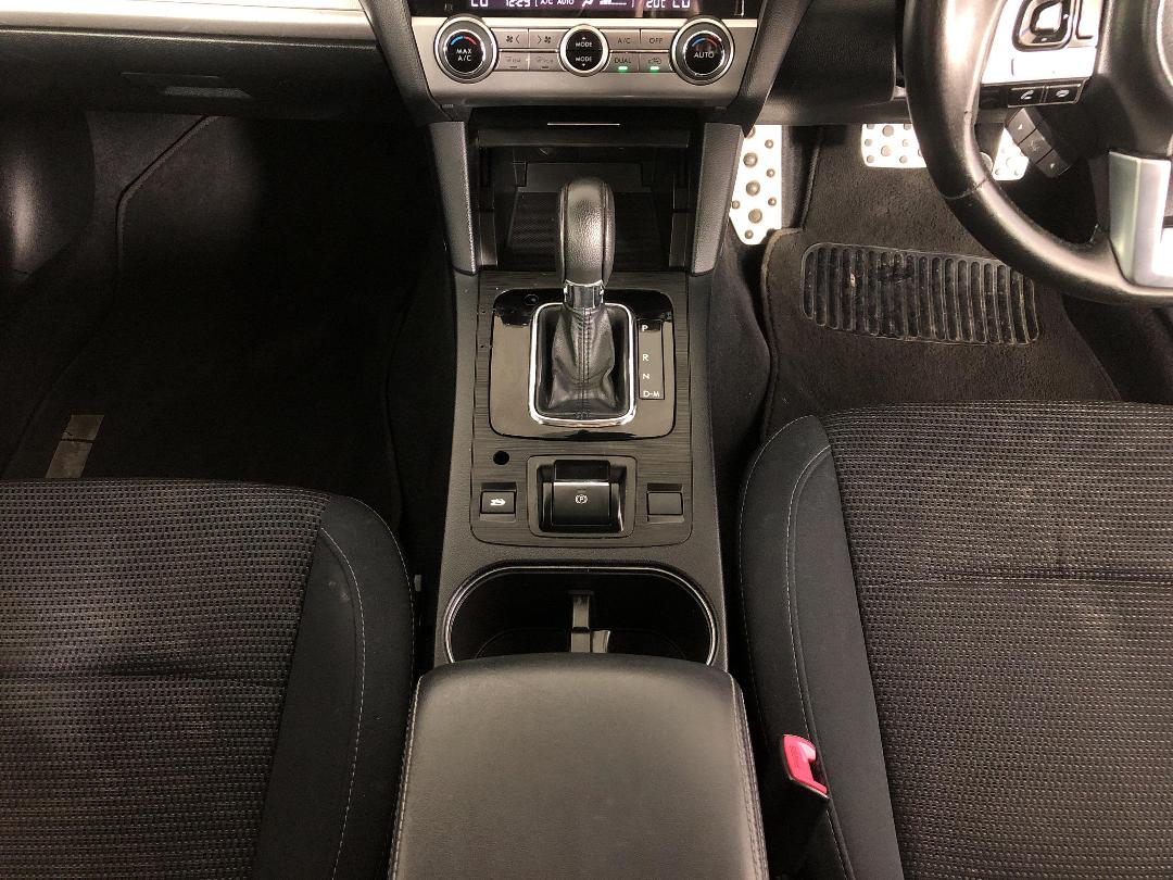 Photo '18' of Subaru Legacy