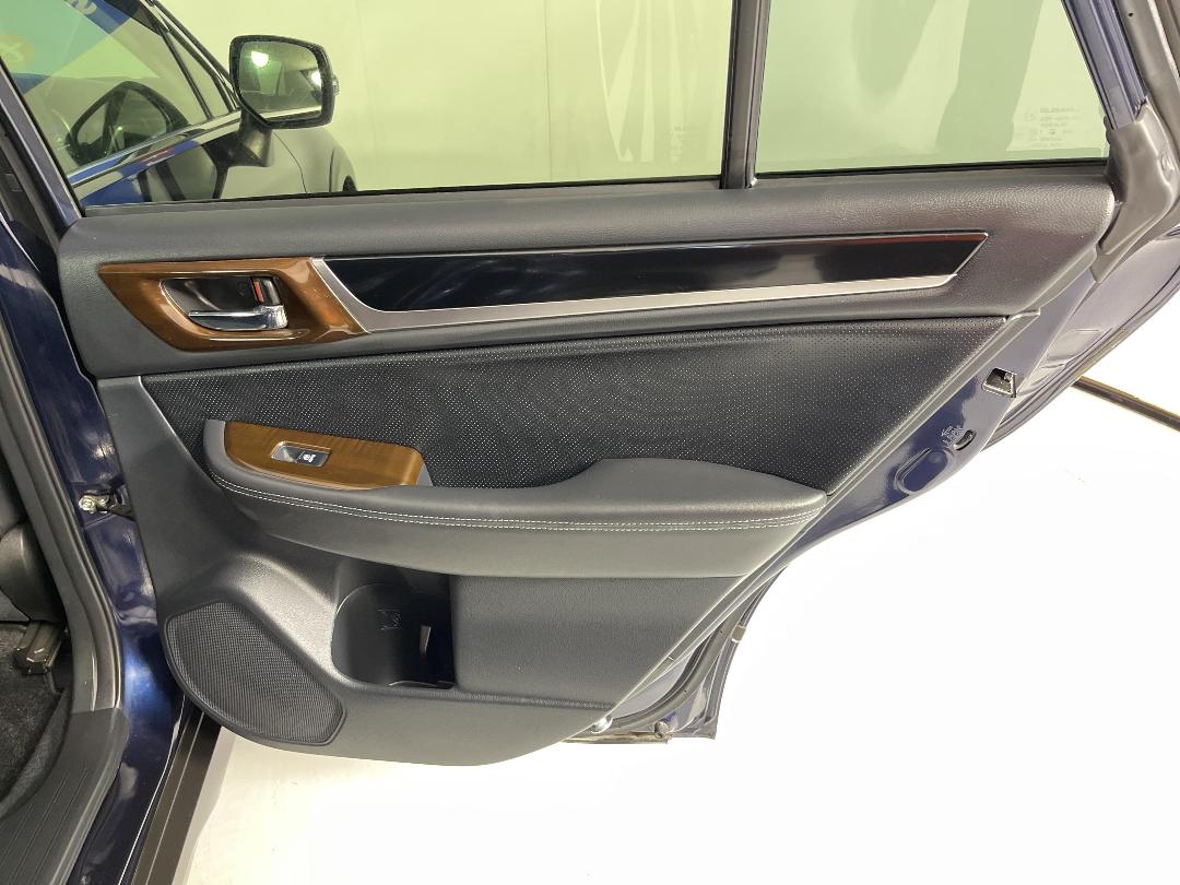 Photo '19' of Subaru Legacy