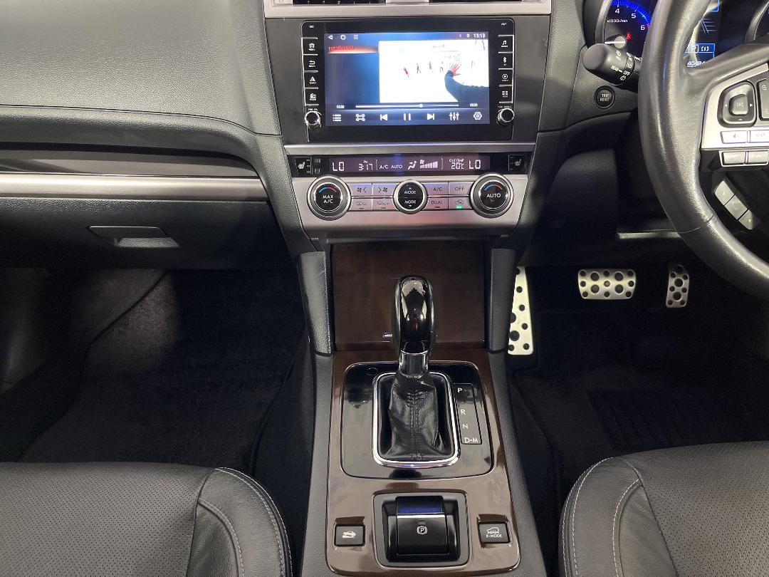 Photo '18' of Subaru Legacy