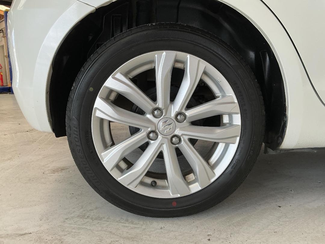 Photo '12' of Suzuki Swift