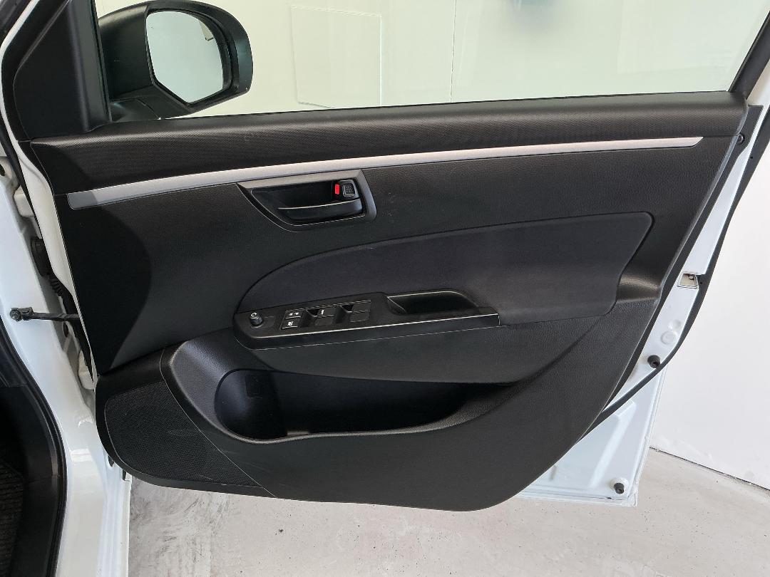 Photo '15' of Suzuki Swift