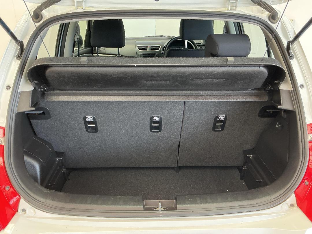 Photo '14' of Suzuki Swift