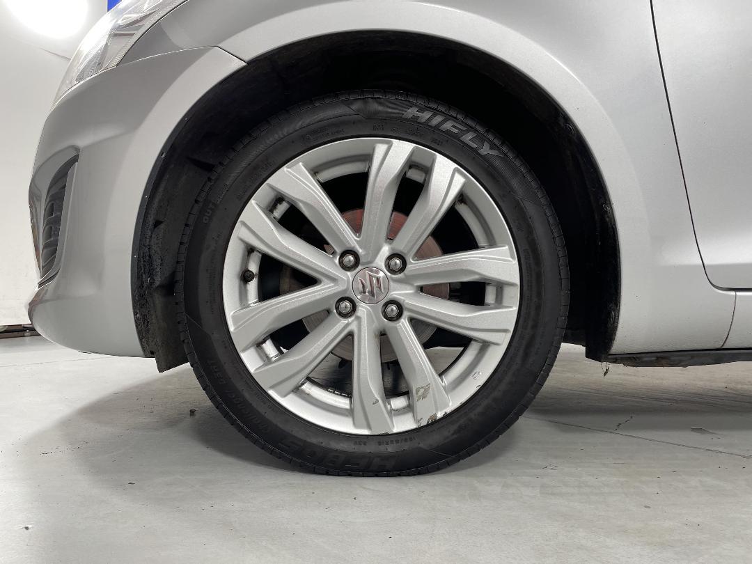 Photo '10' of Suzuki Swift