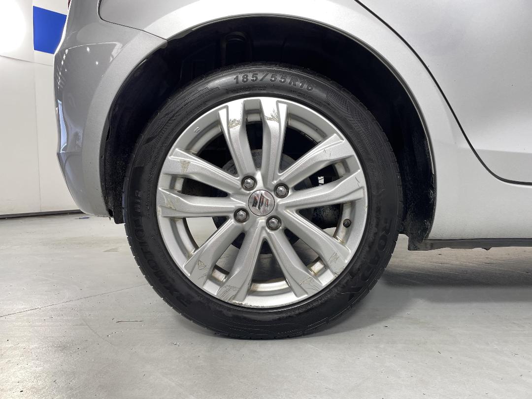 Photo '12' of Suzuki Swift