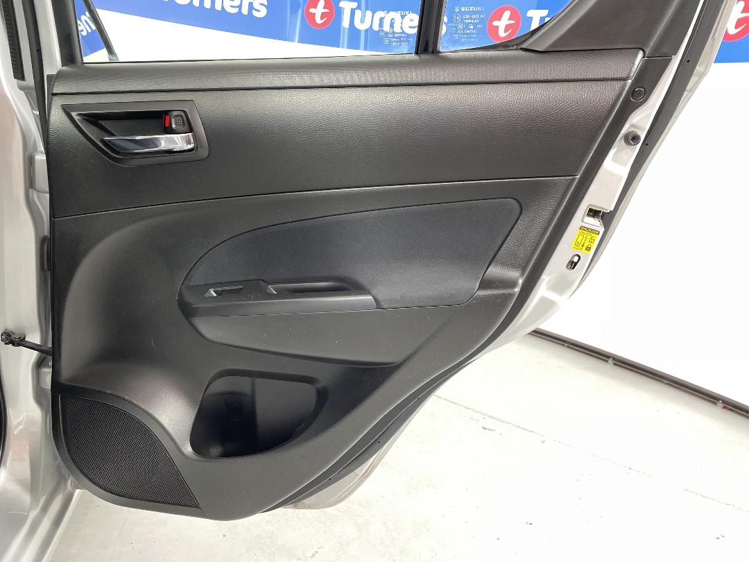 Photo '19' of Suzuki Swift