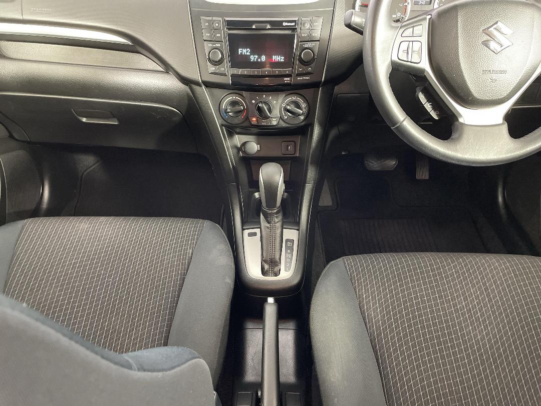 Photo '18' of Suzuki Swift