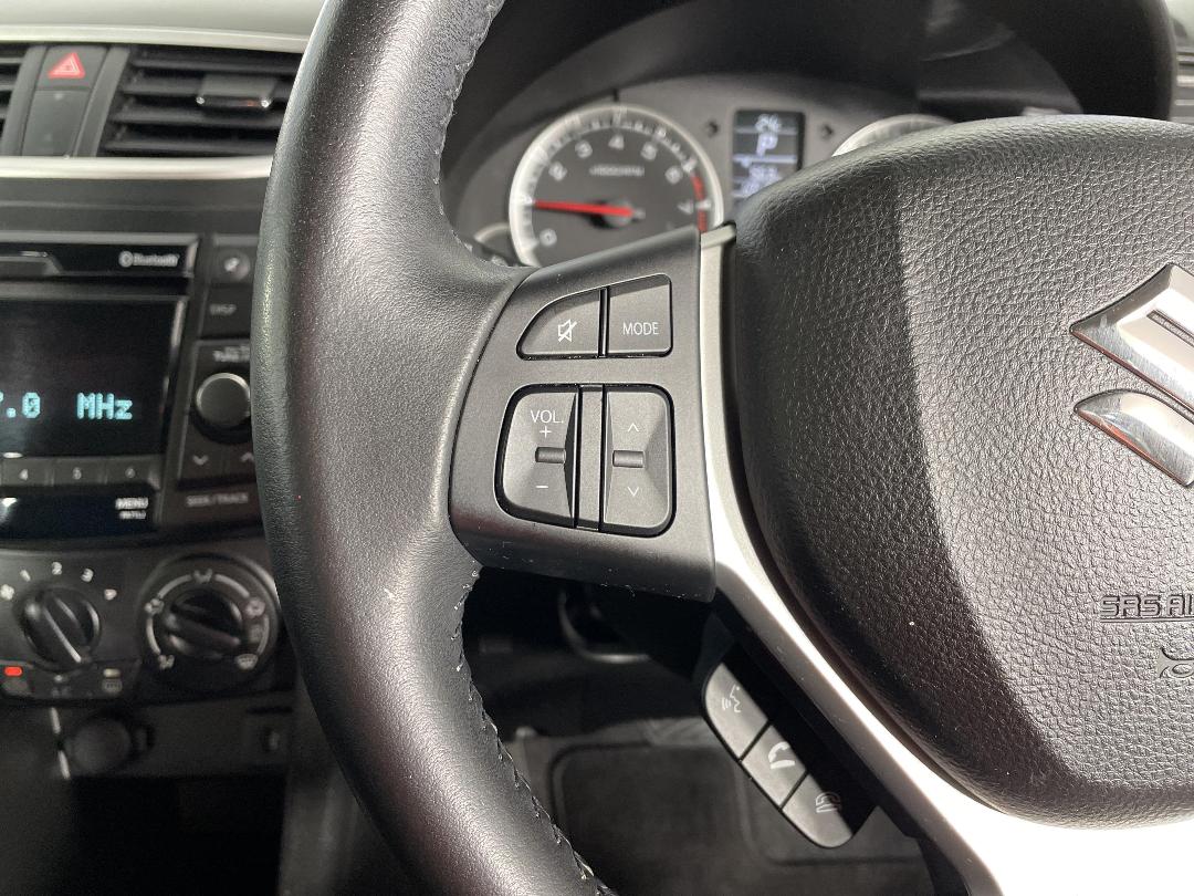 Photo '25' of Suzuki Swift