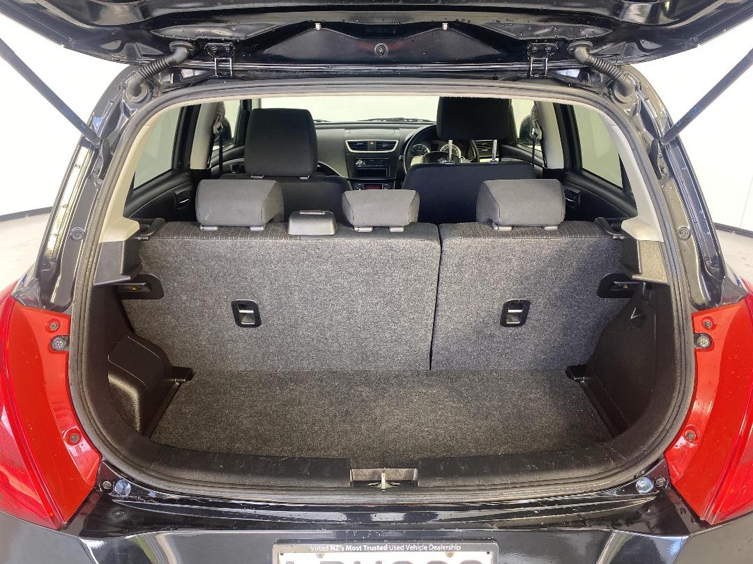 Photo '14' of Suzuki Swift Photo '14' of Suzuki Swift