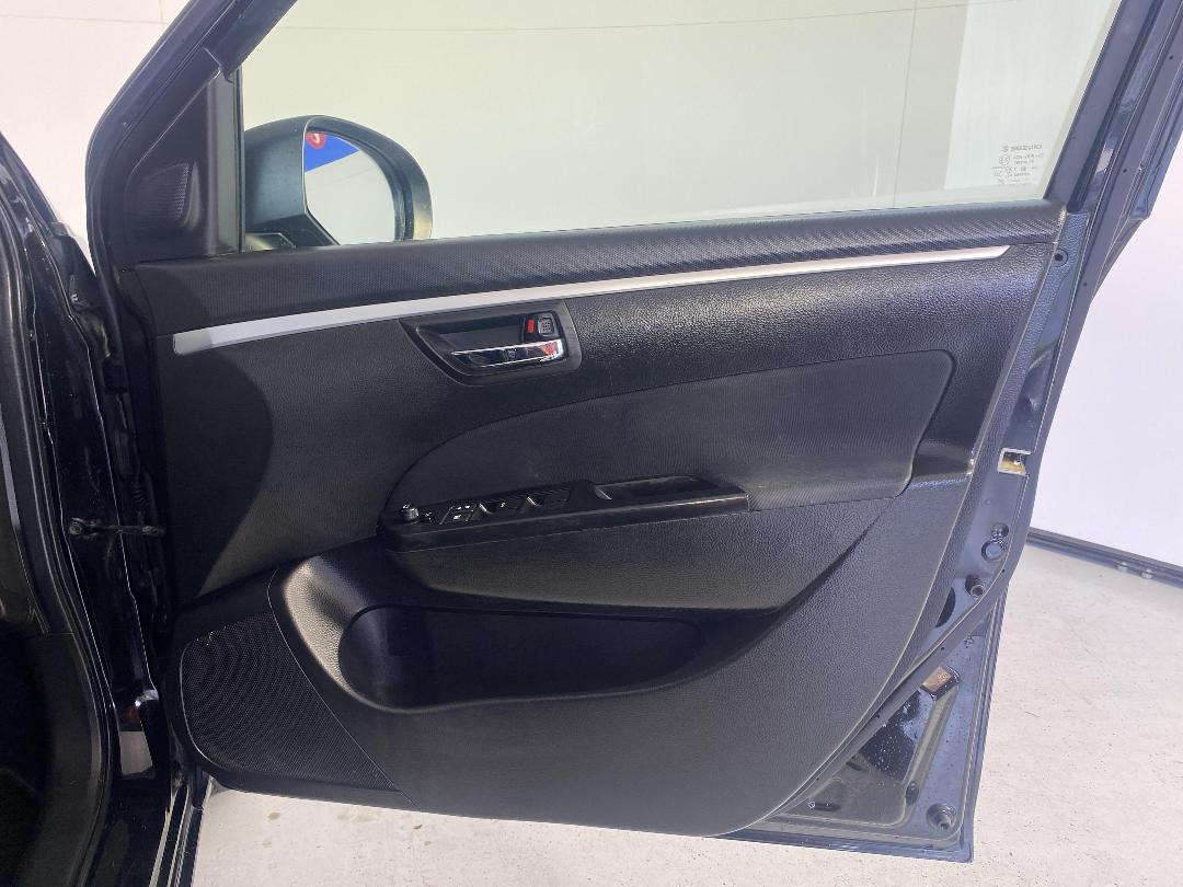 Photo '15' of Suzuki Swift Photo '15' of Suzuki Swift