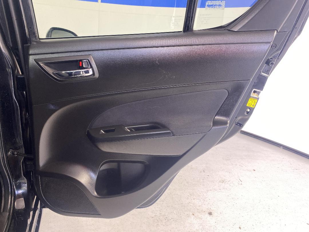 Photo '19' of Suzuki Swift Photo '19' of Suzuki Swift