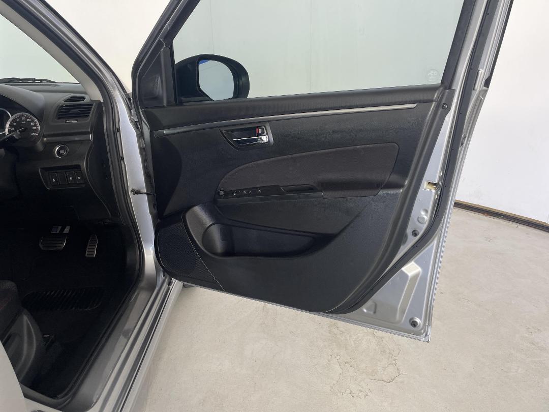 Photo '15' of Suzuki Swift Photo '15' of Suzuki Swift