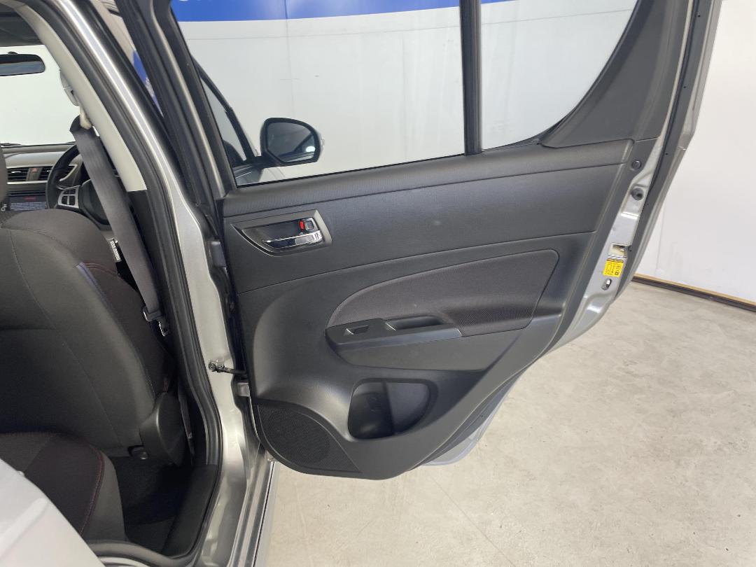 Photo '19' of Suzuki Swift Photo '19' of Suzuki Swift