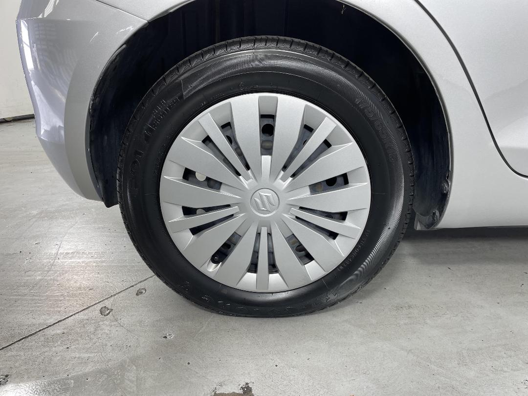 Photo '12' of Suzuki Swift Photo '12' of Suzuki Swift