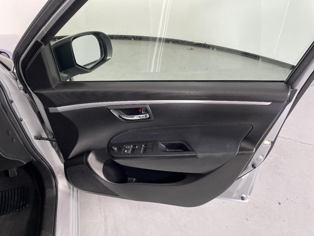 Photo '15' of Suzuki Swift Photo '15' of Suzuki Swift