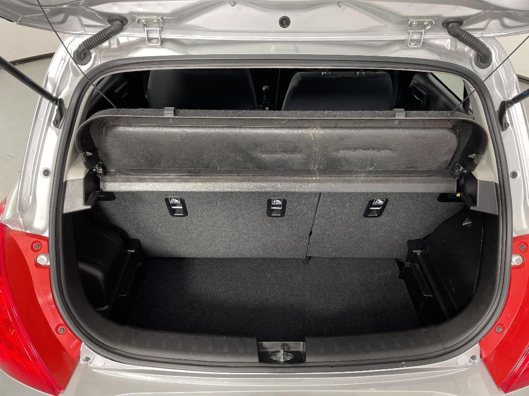 Photo '14' of Suzuki Swift Photo '14' of Suzuki Swift