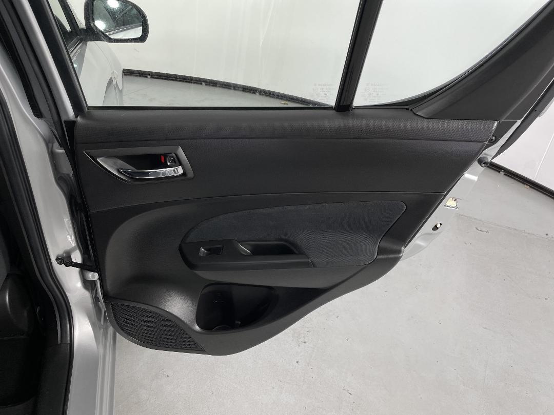 Photo '19' of Suzuki Swift Photo '19' of Suzuki Swift