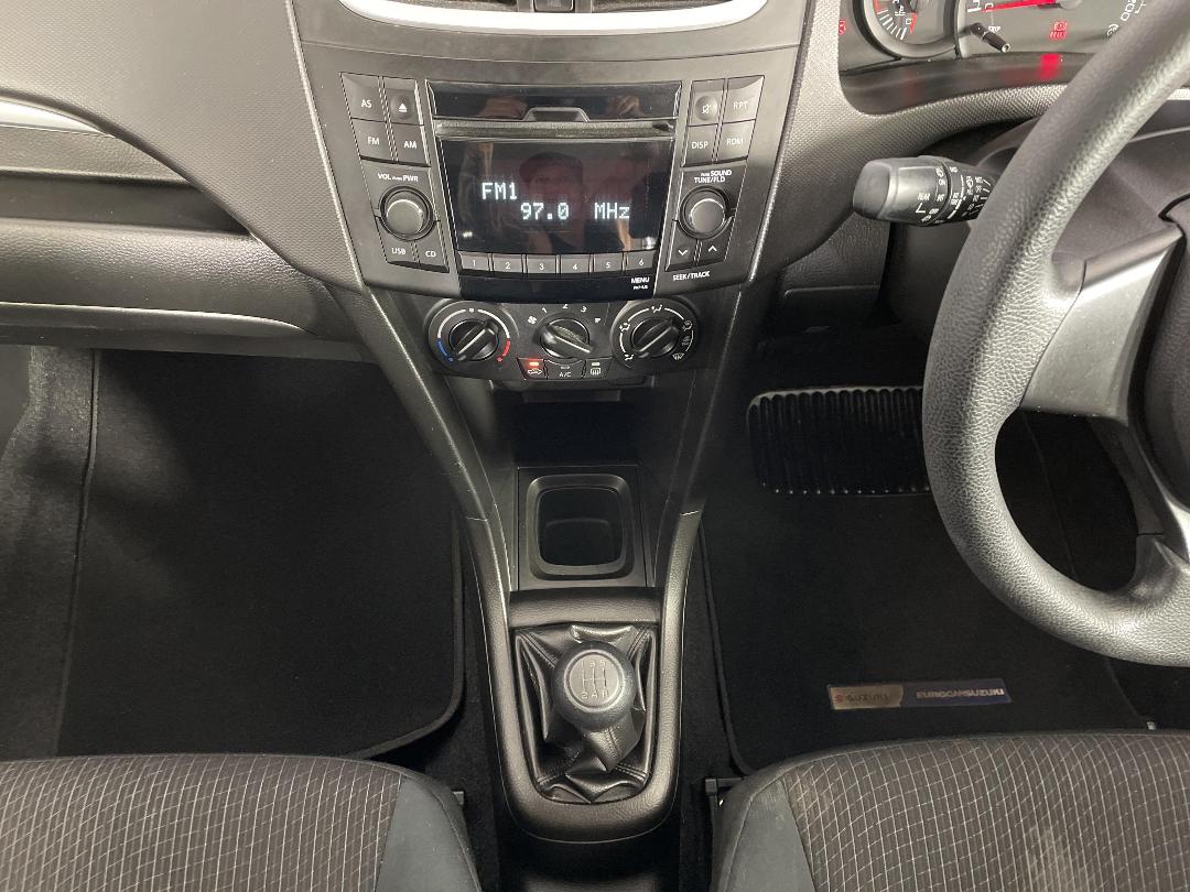 Photo '18' of Suzuki Swift Photo '18' of Suzuki Swift