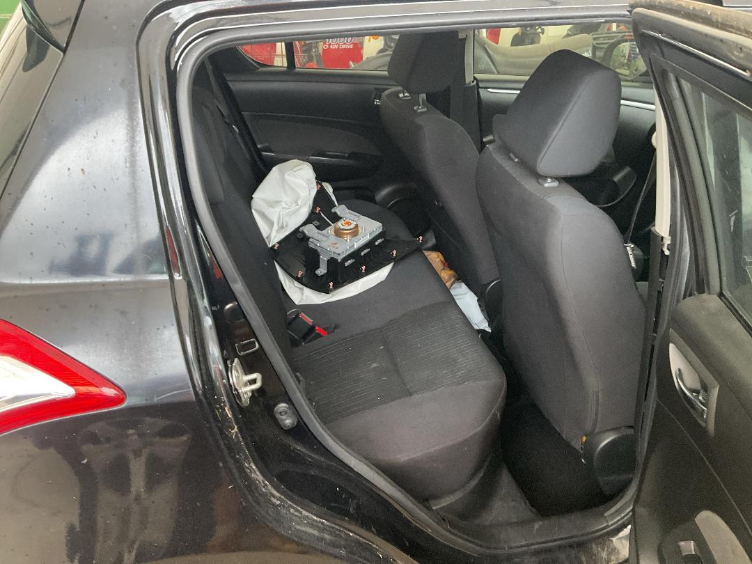 Photo '13' of Suzuki Swift SE