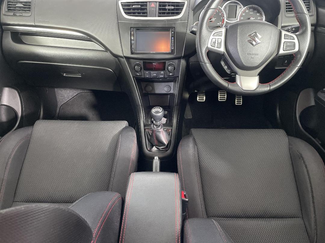 Photo '18' of Suzuki Swift