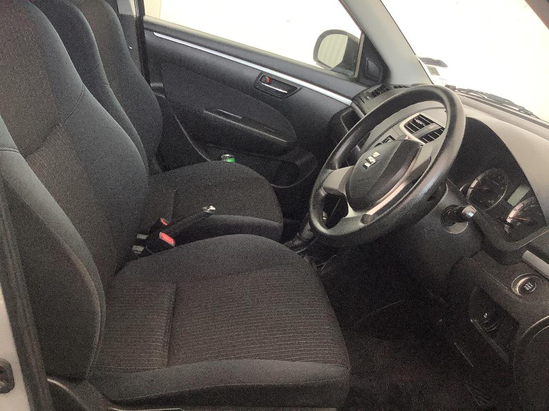 Photo '8' of Suzuki Swift Photo '8' of Suzuki Swift