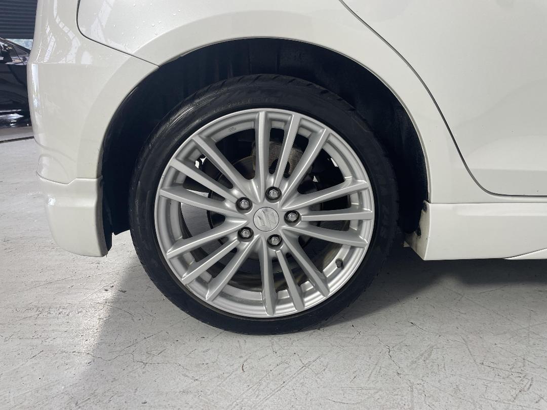 Photo '12' of Suzuki Swift