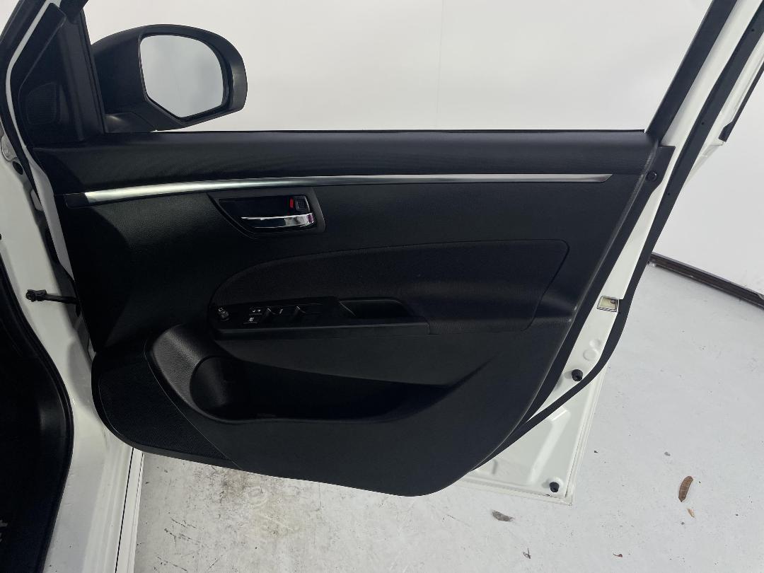 Photo '15' of Suzuki Swift