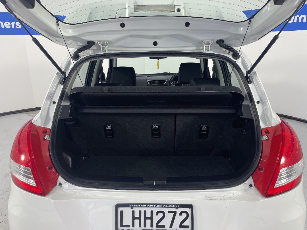 Photo '14' of Suzuki Swift