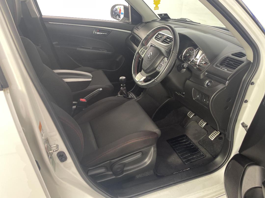 Photo '16' of Suzuki Swift