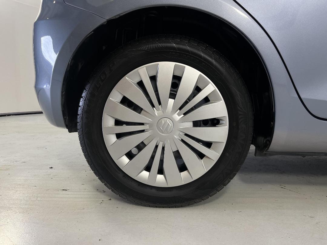 Photo '12' of Suzuki Swift