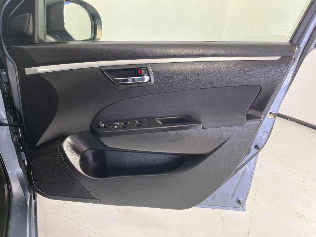 Photo '15' of Suzuki Swift