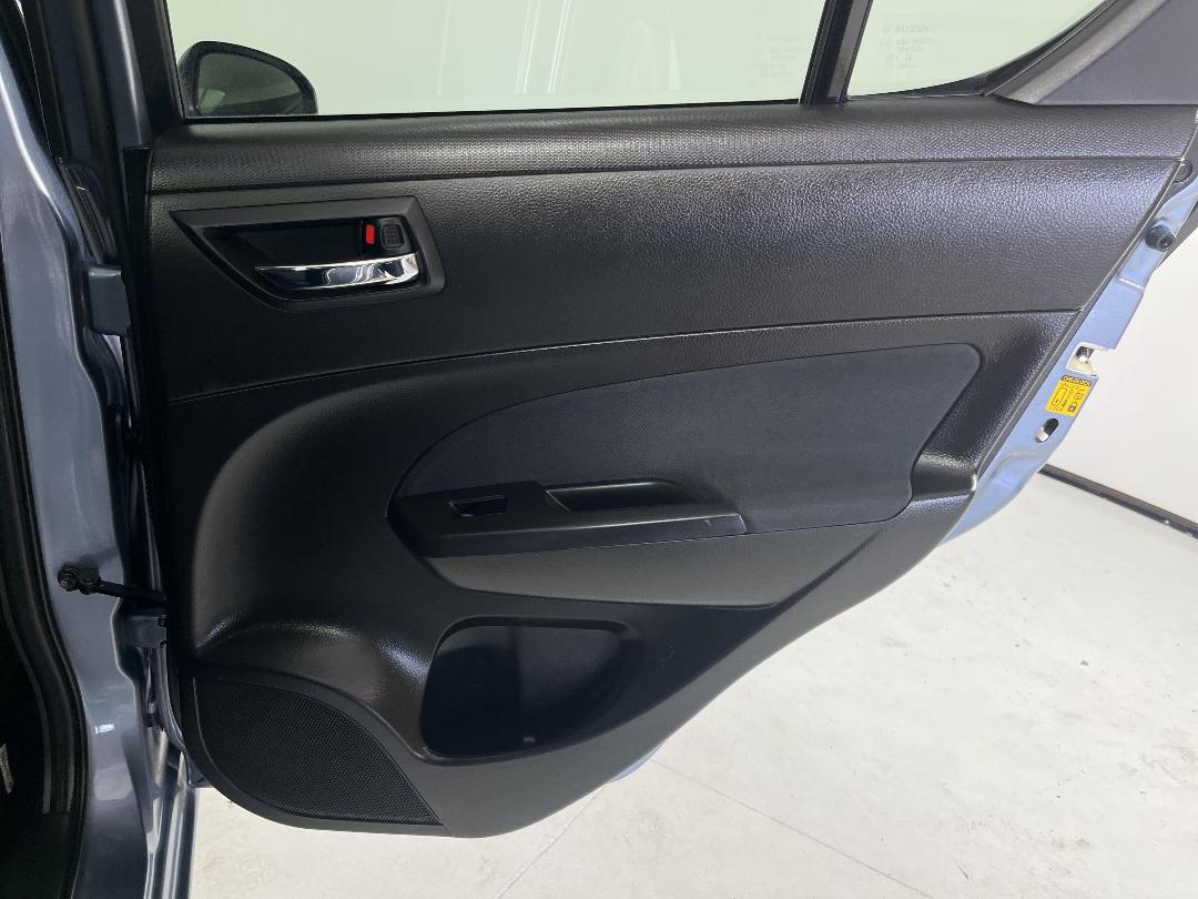 Photo '19' of Suzuki Swift