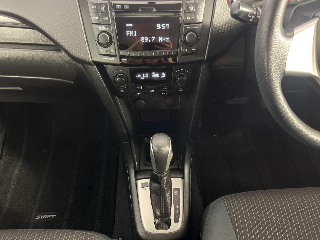 Photo '18' of Suzuki Swift