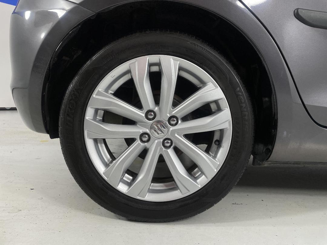 Photo '12' of Suzuki Swift