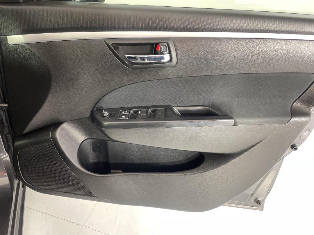 Photo '15' of Suzuki Swift