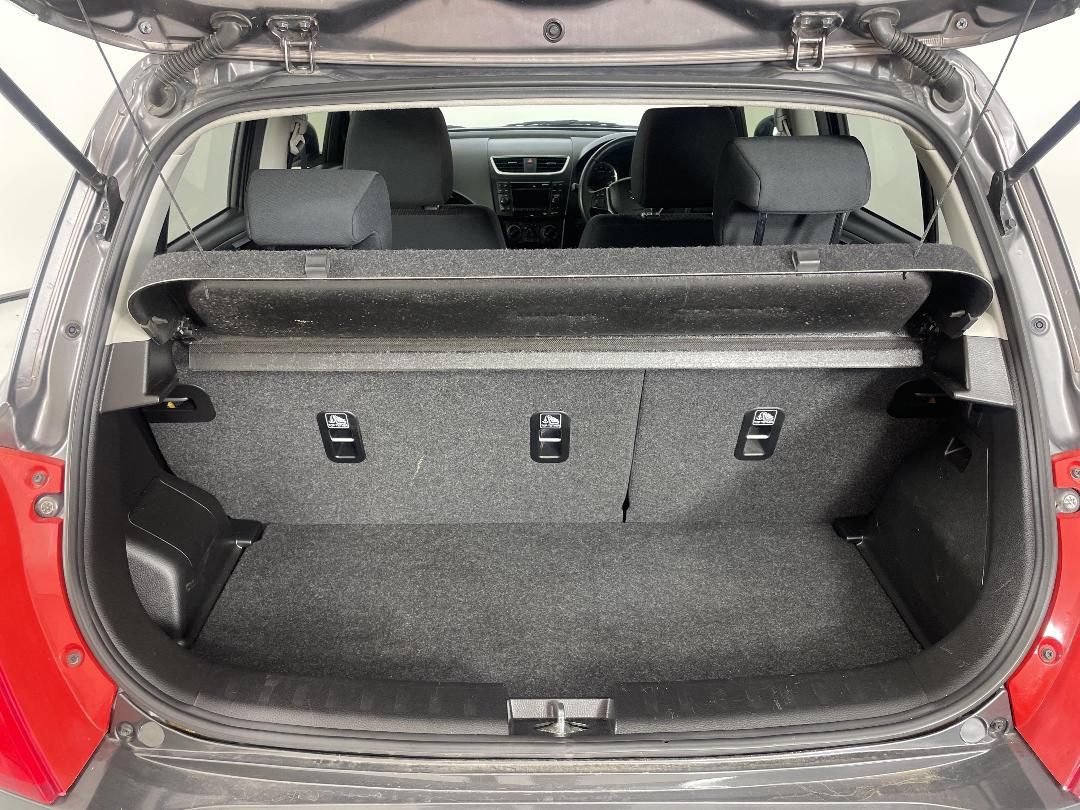 Photo '14' of Suzuki Swift