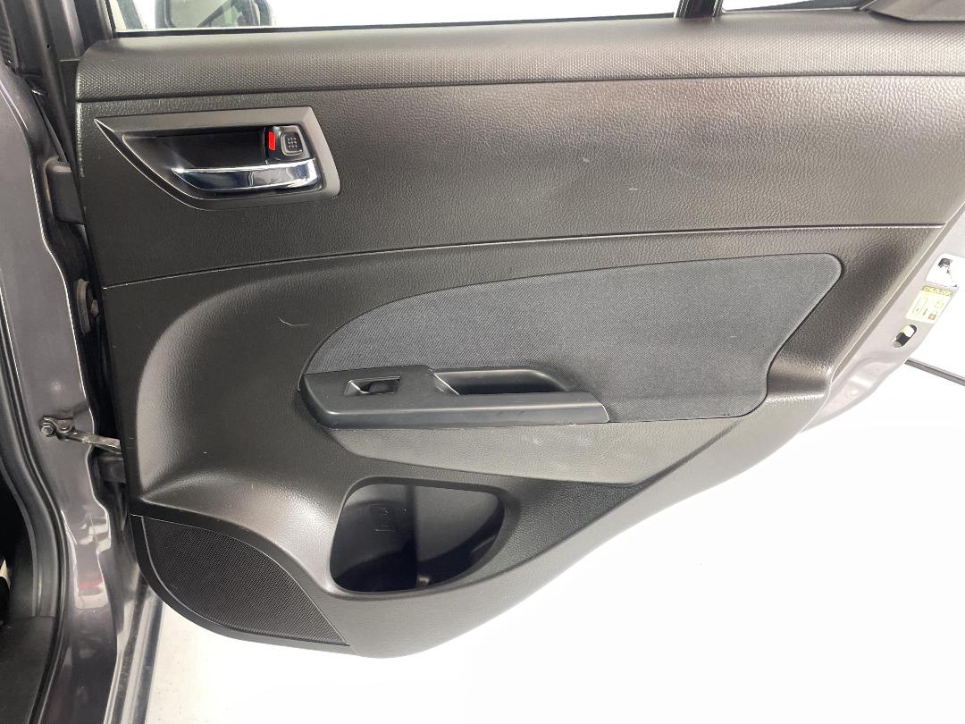 Photo '19' of Suzuki Swift