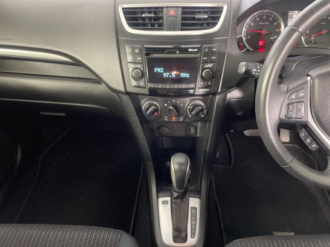 Photo '18' of Suzuki Swift