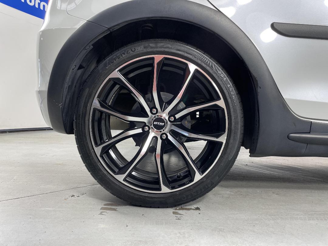 Photo '12' of Suzuki Swift