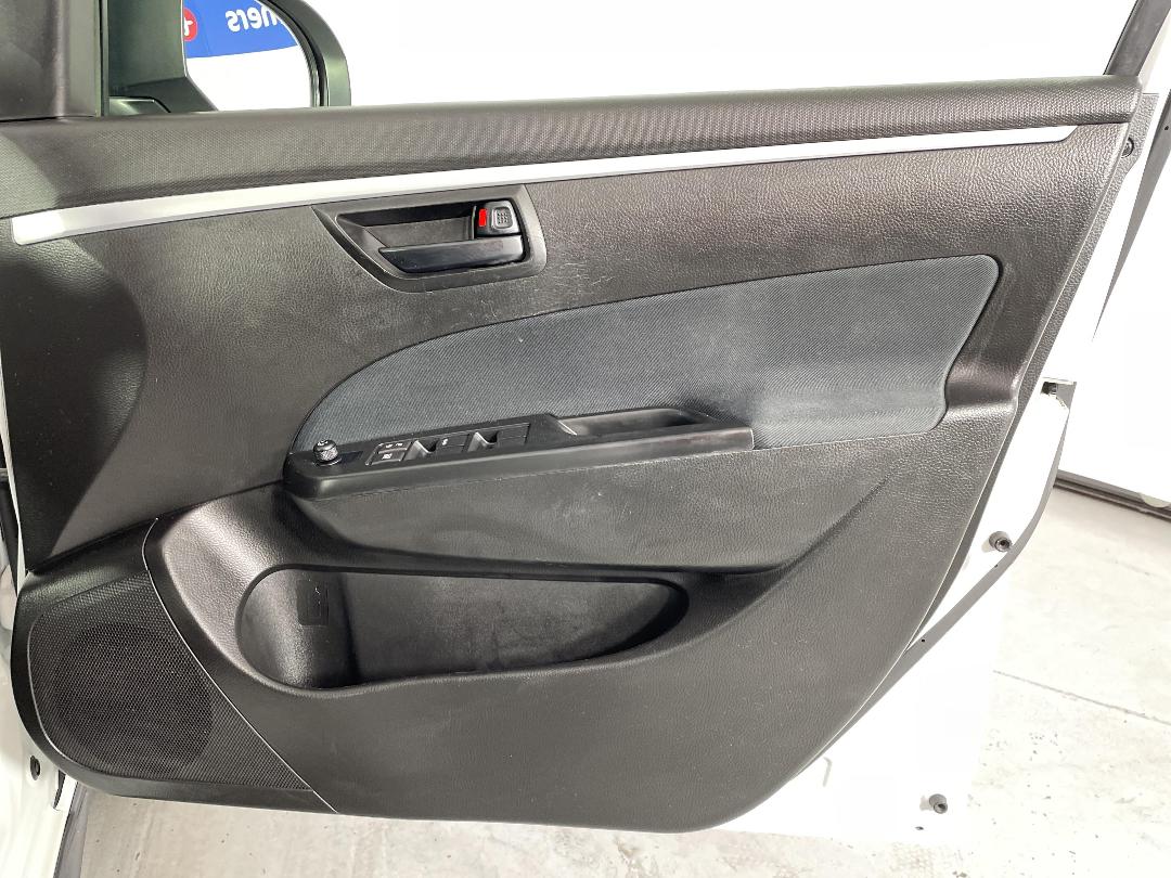 Photo '15' of Suzuki Swift