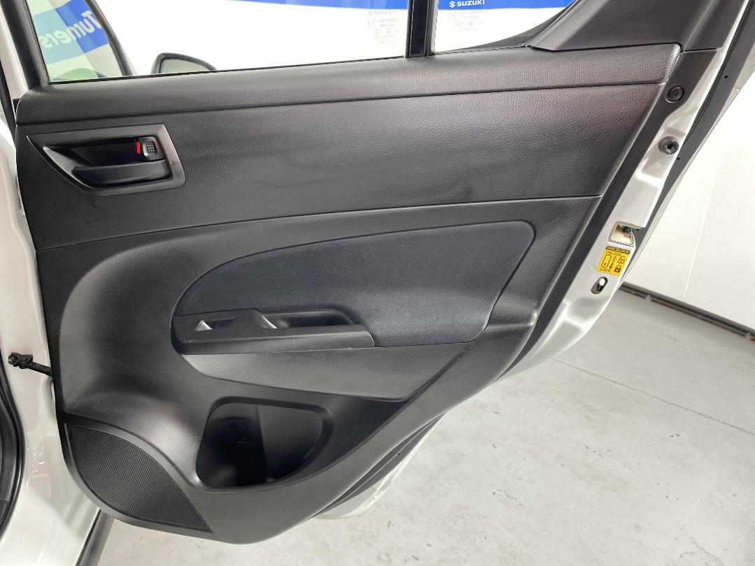 Photo '19' of Suzuki Swift