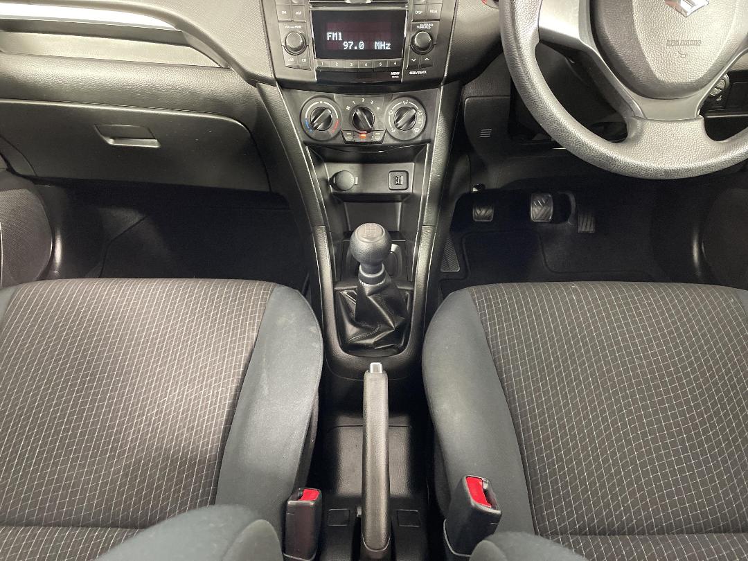 Photo '18' of Suzuki Swift