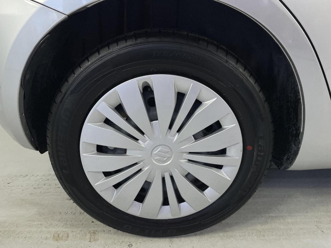 Photo '12' of Suzuki Swift