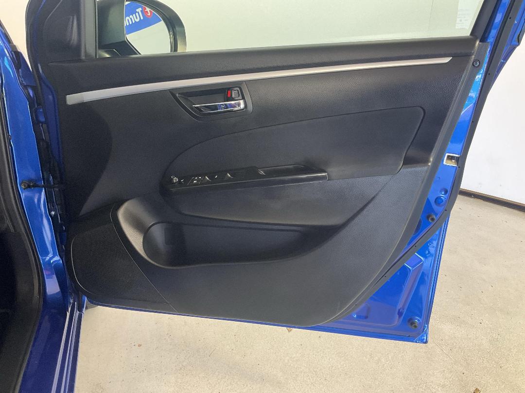 Photo '15' of Suzuki Swift Photo '15' of Suzuki Swift