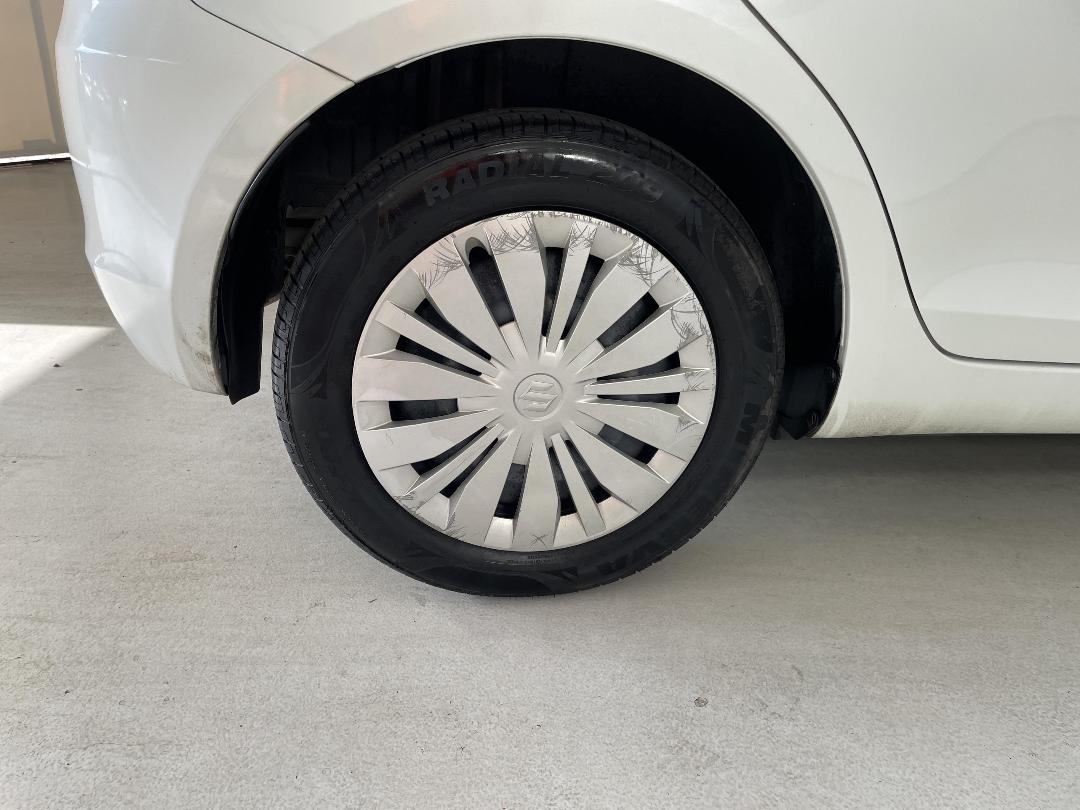 Photo '12' of Suzuki Swift