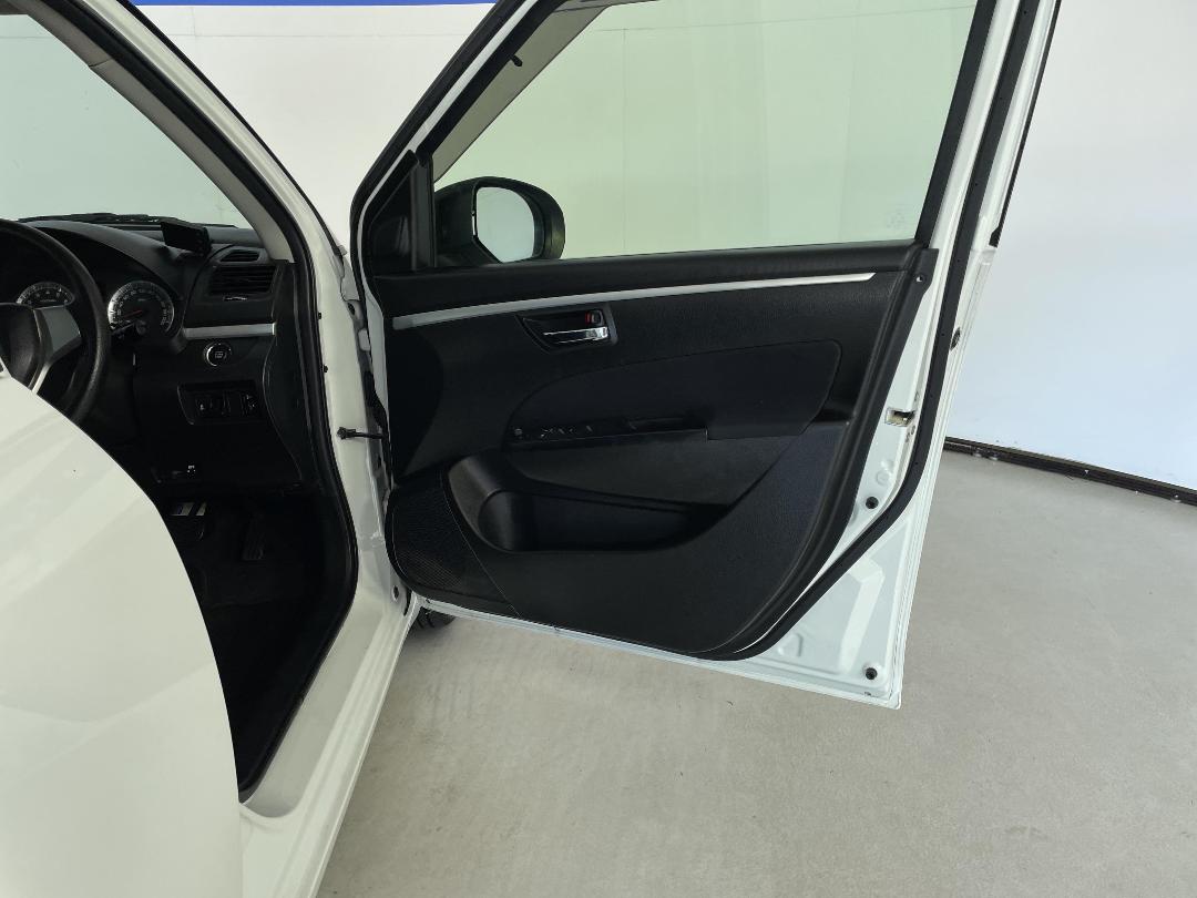 Photo '15' of Suzuki Swift