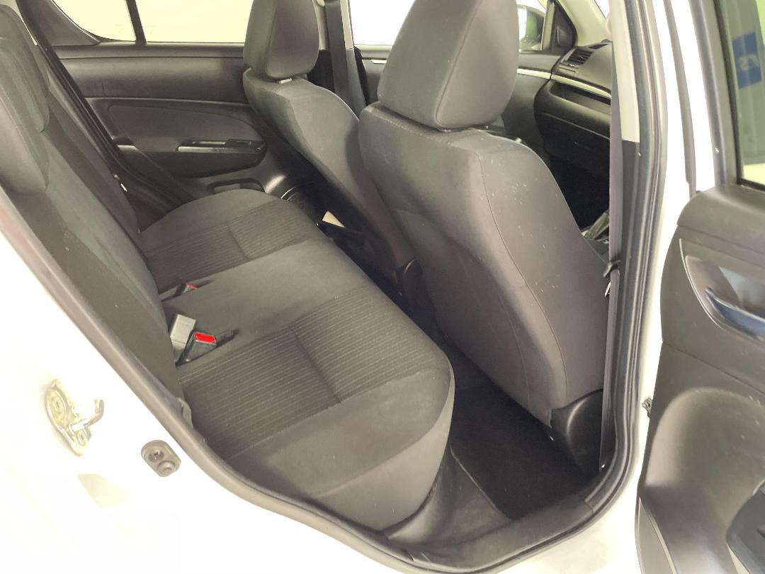 Photo '20' of Suzuki Swift