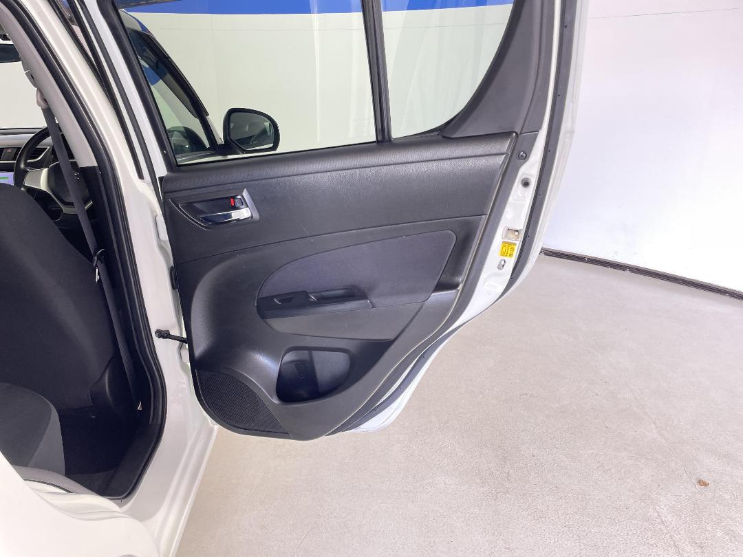 Photo '19' of Suzuki Swift