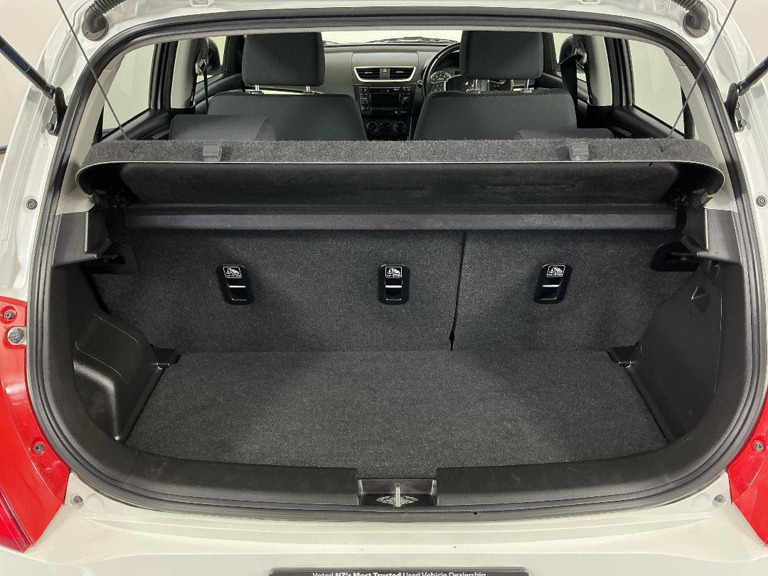 Photo '14' of Suzuki Swift